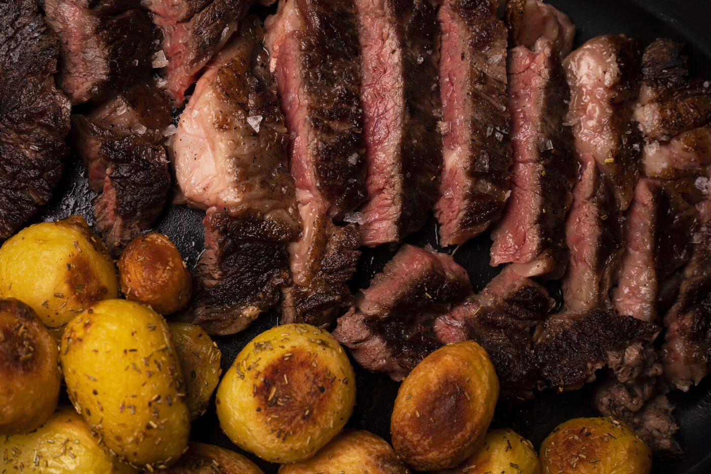 Tagliata di carne con patate al forno